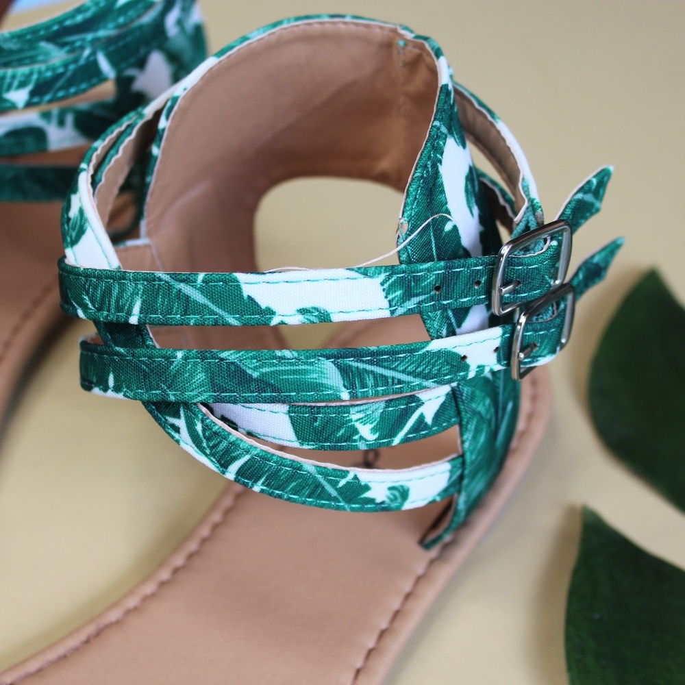 🚨LAST PAIR!!//The Ellsa// Palm print Sandal - Picture 3 of 5